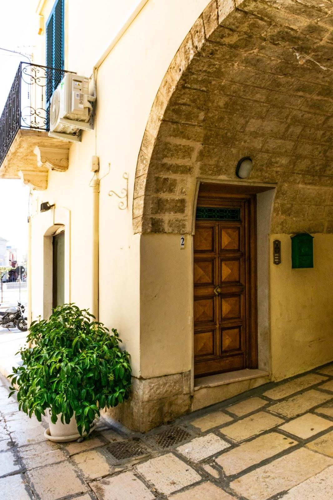 Palazzo Vaaz Apartment Mola di Bari Exterior photo